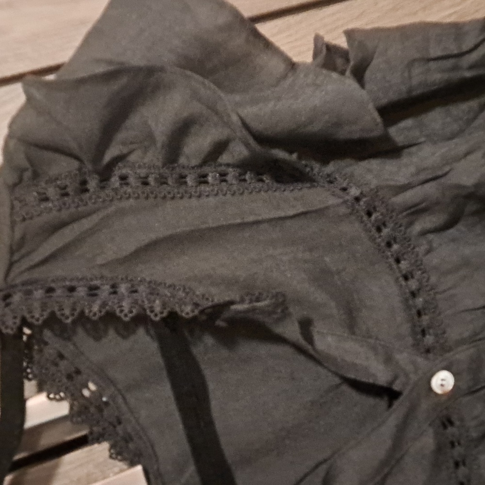 ♥️New Plus size black v neck top - Picture 9 of 11